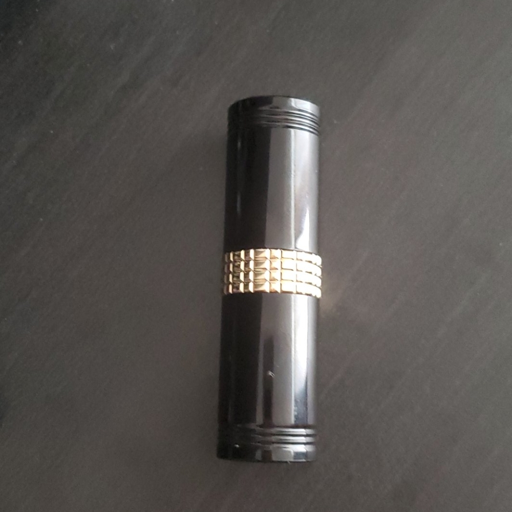 BRAND NEW 🏷 ELIZABETH ARDEN LIPSTICK